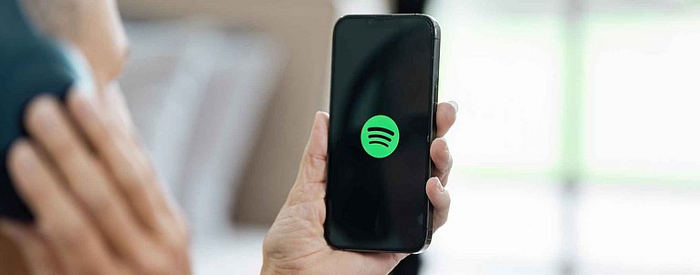 Handy, auf welchem Spotify geöffnet wird