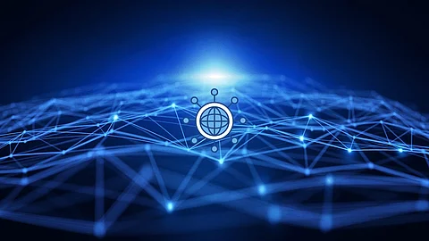 Abstraktes blaues Netzwerk aus leuchtenden Verbindungslinien und Knotenpunkten mit einem zentralen Globus-Symbol als Darstellung digitaler Autorität.