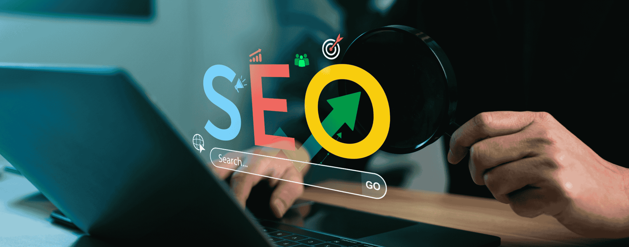 SEO Schrift schwebt über dem Laptop 