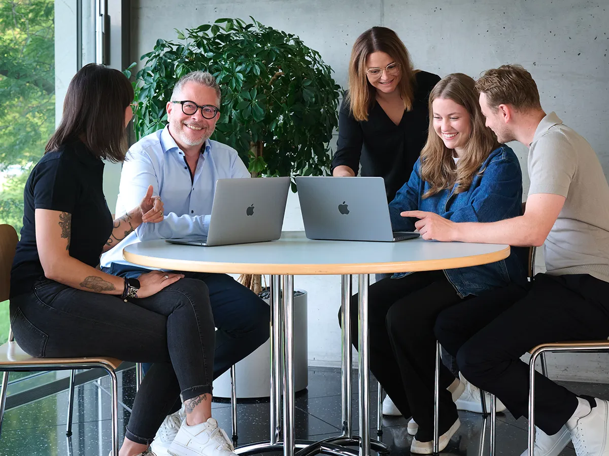 das Sales team der krick.com berät sich