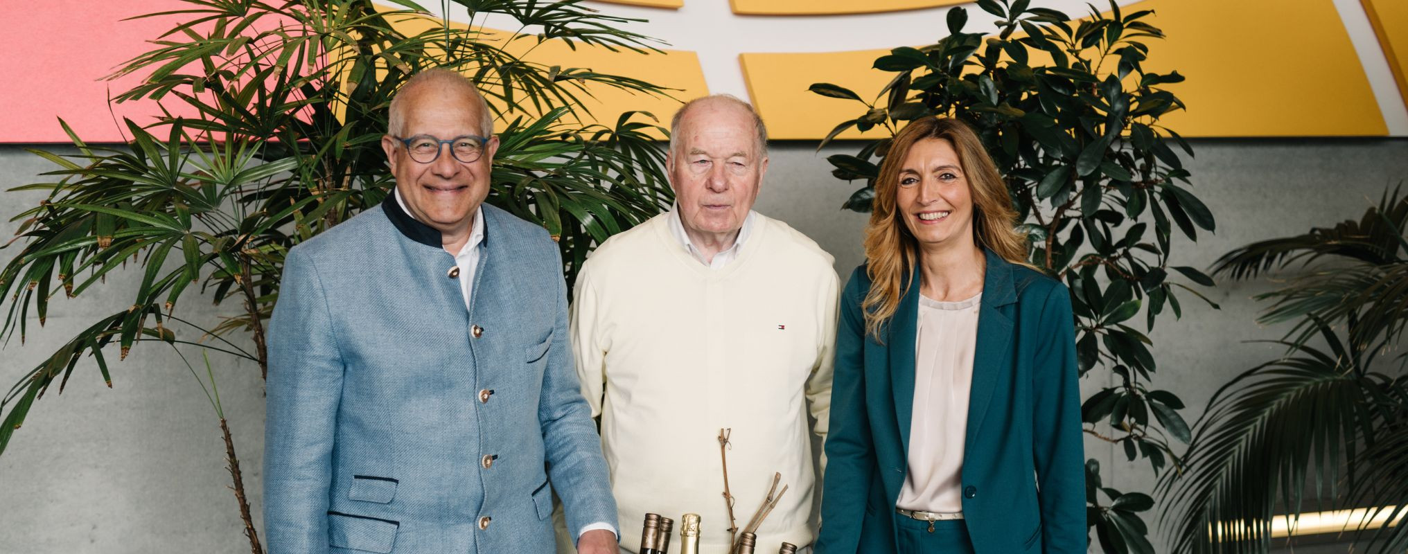 Dr. Klaus-D. Mapara mit Wilfried Schenk und Nicole Flähmig anlässlich des 50jährigen der lokalen Suche